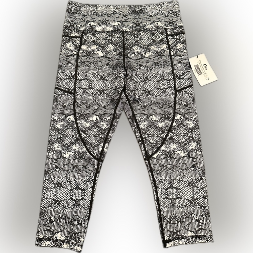 Zyia Light n Tight Pocket High Rise Capri 20” in Cobra Metallic